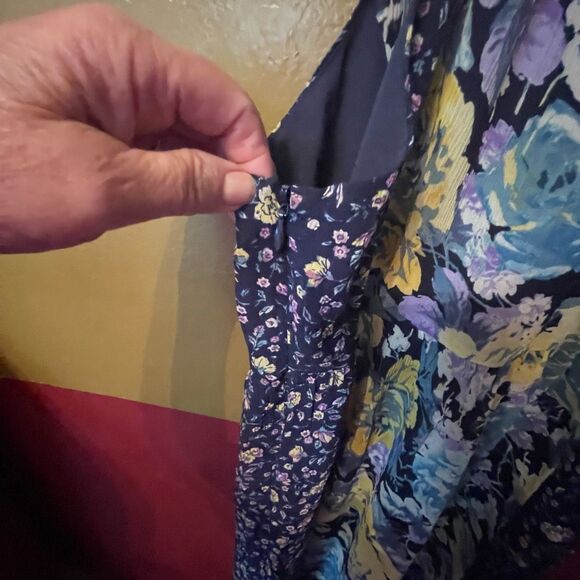 Joie size 8 100% silk floral lined maxi dress. - Picture 4 of 9